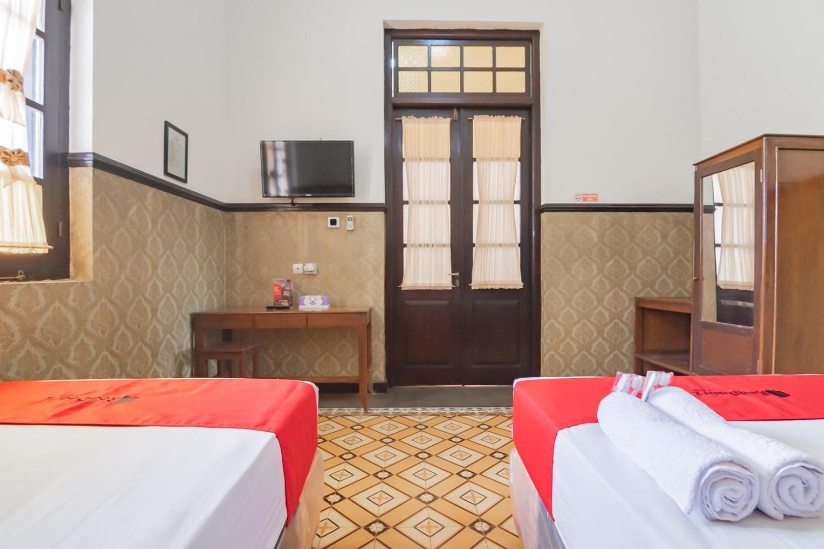 RedDoorz Syariah @ Kolonial Guest House Majalengka Bagian luar foto